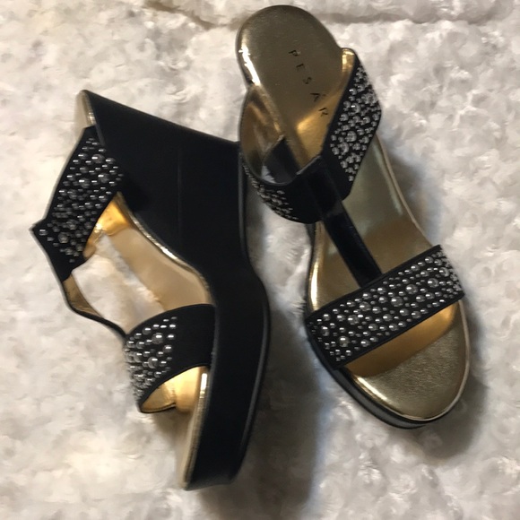 pesaro Shoes - NWOT wedges